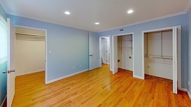 Building Photo - 26 Beacon St