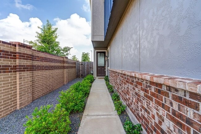 Building Photo - 10014 Waving Grain Ln