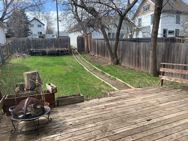 Building Photo - Duluth, MN - 3-bedroom - 2 bathroom - Sing...