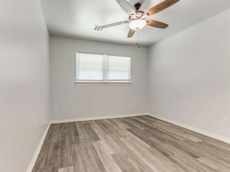 Building Photo - 1528 Avondale Dr