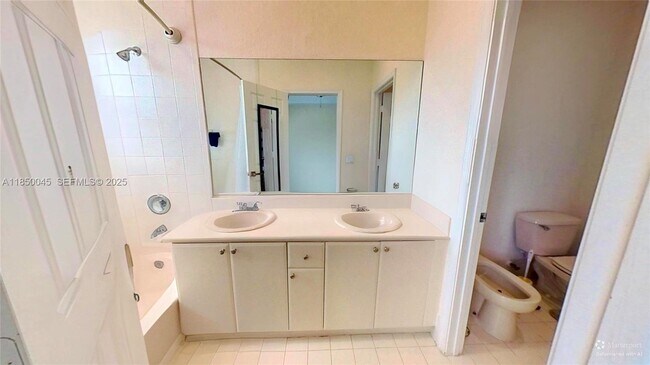 Building Photo - 1420 SE 26th Ave