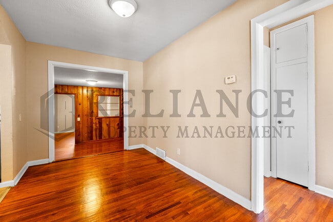 Building Photo - 536 S Glendale St