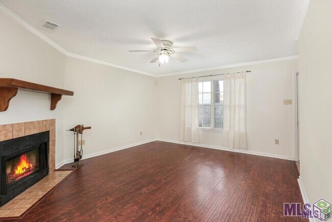 Building Photo - 4625 Parkoaks Dr