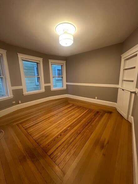 Building Photo - 53 Farragut Rd