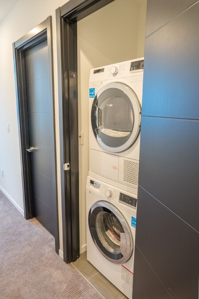 Building Photo - 3Bd/3.25Ba Seattle