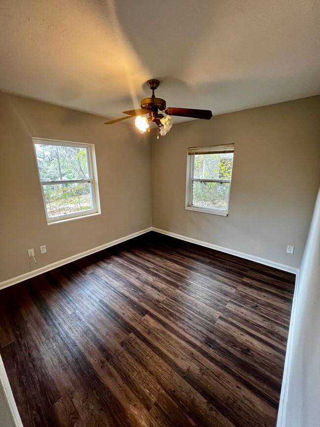 Building Photo - Beautiful  and Remodeled 3 Bedroom 1 Bathr...