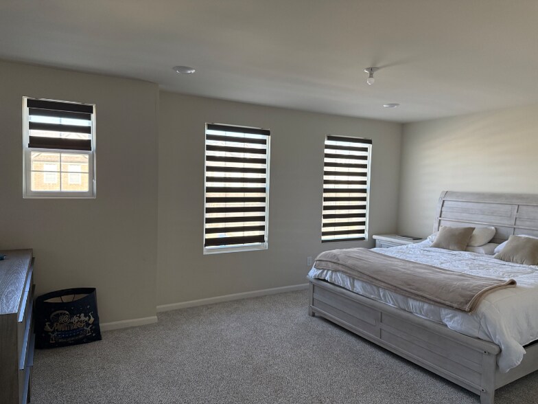 Building Photo - 421 Addison Cir