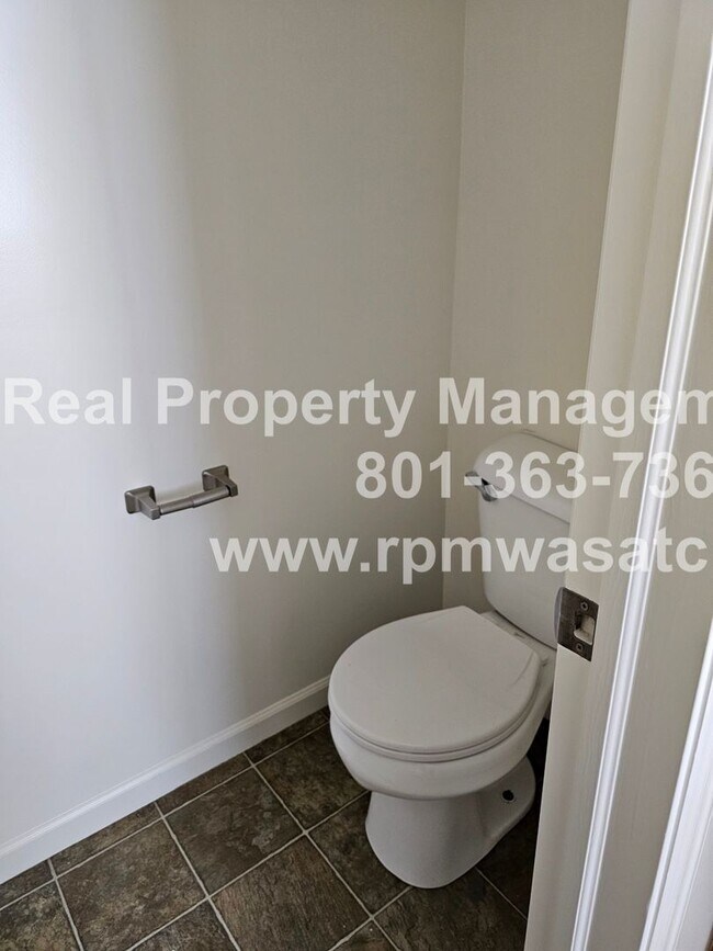 Building Photo - Come Check Out This Newly Updated 5 Bedroom 3 bathroom Home in South Jordan!