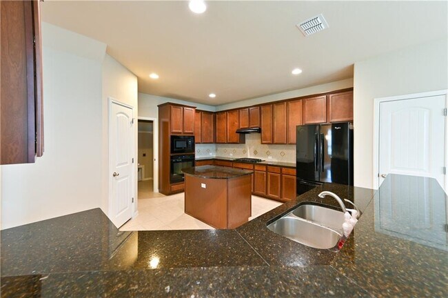 Building Photo - 100 Lake Mineral Wells Dr