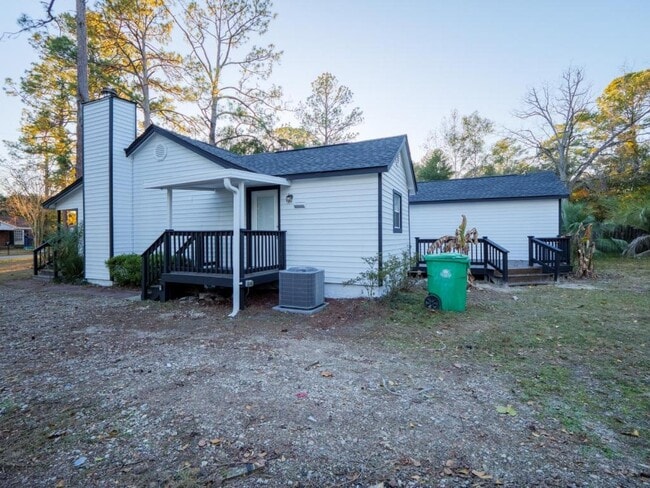 Building Photo - 804 Lakeland Ave