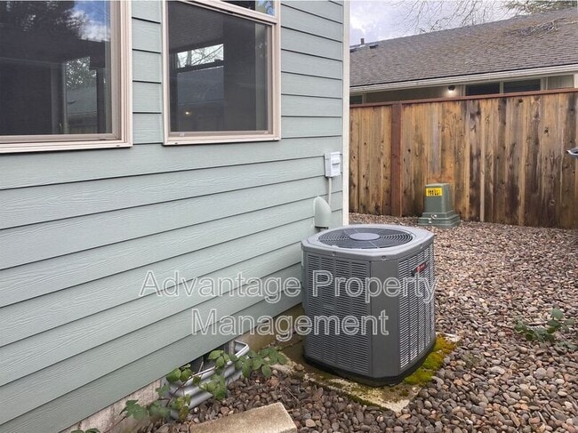 Building Photo - 1645 NW Kings Blvd