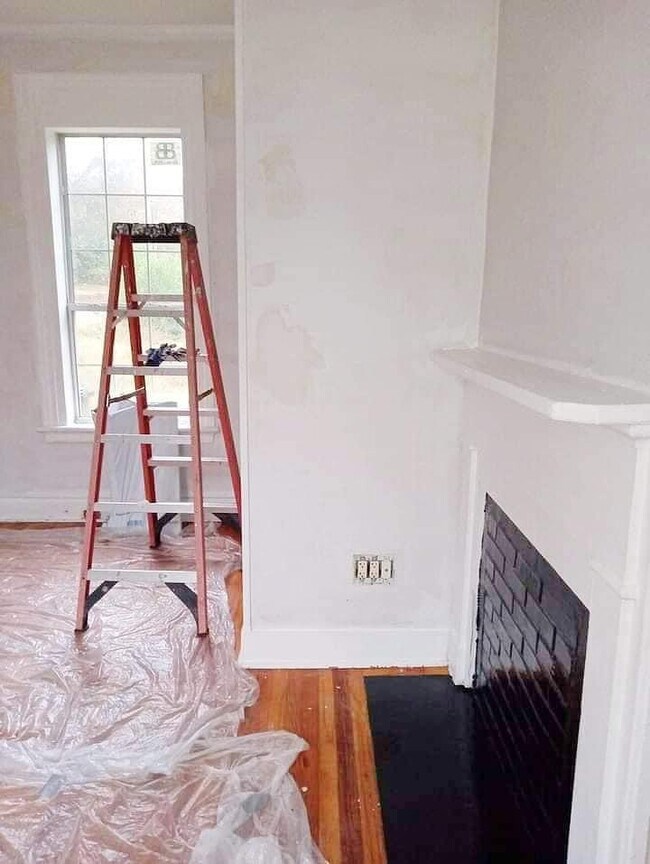 Building Photo - 2327 Gardner St