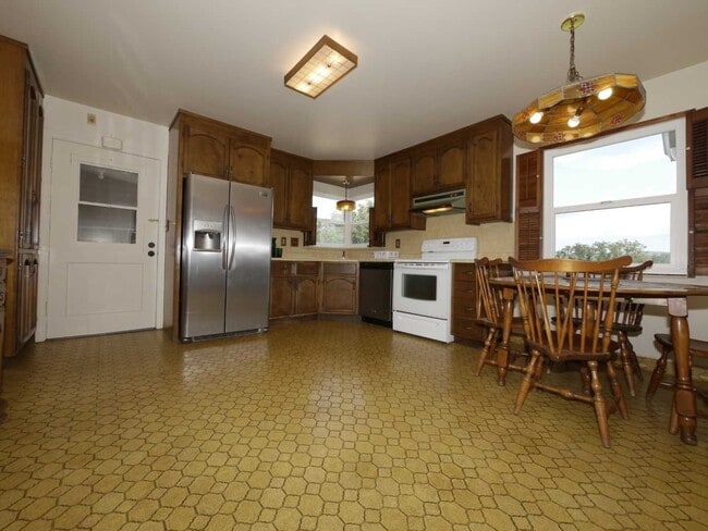 Building Photo - 209 Schober Ave