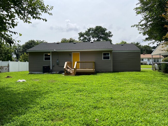 Building Photo - 3 bd, 1 bth single family Virginia Beach