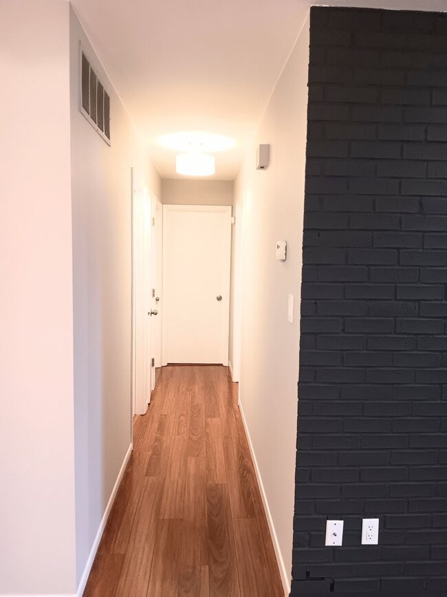 Building Photo - Beautiful Updated Condo in Chesterton