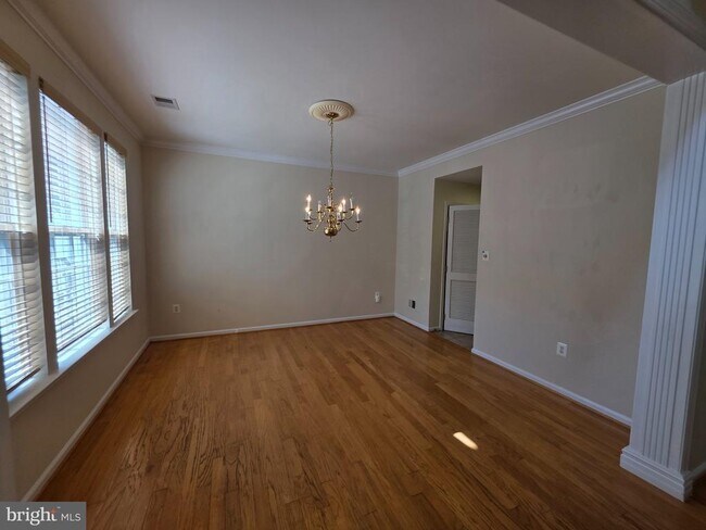 Building Photo - 808 Monument Ave