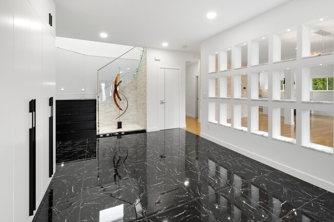 Building Photo - 6402 106th Ave NE