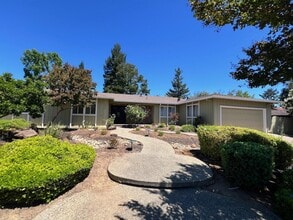 Building Photo - 20607 Russell Ln
