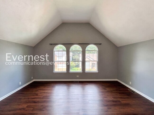 Building Photo - 3-Bed/2-Bath Home with Attached Garage/ Available Now!