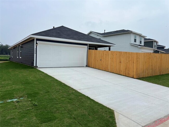 Building Photo - 306 Constanza Trl