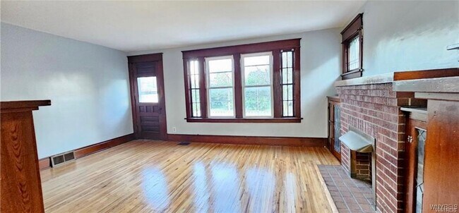 Building Photo - 320 Jewett Ave