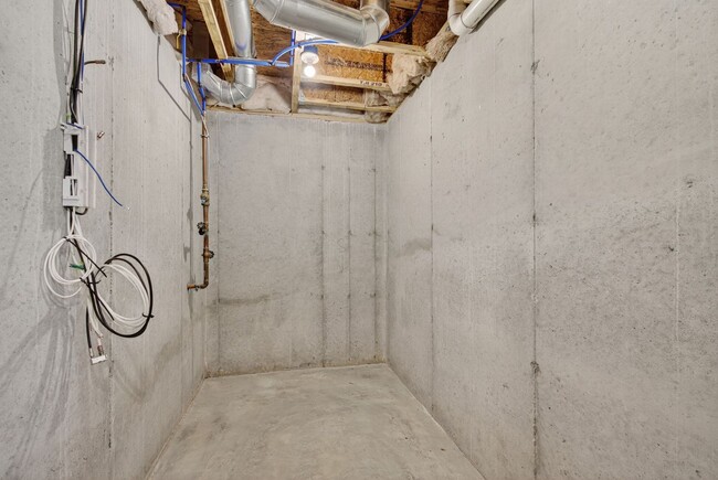 Building Photo - Charming 4-Bedroom Home in Springhurst Com...