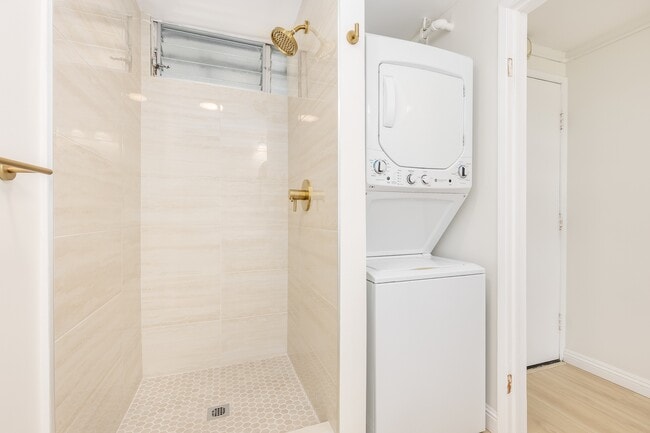 Building Photo - 2542 Date St