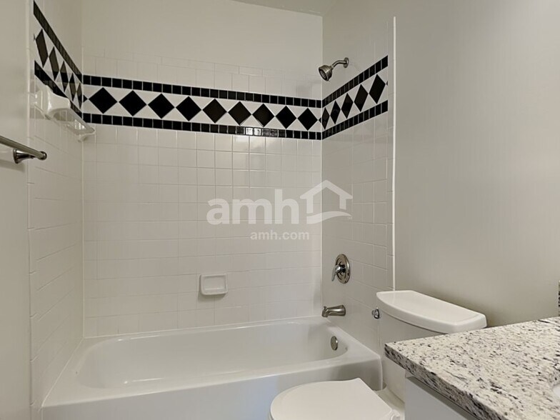 Building Photo - 6287 Glenmont Dr