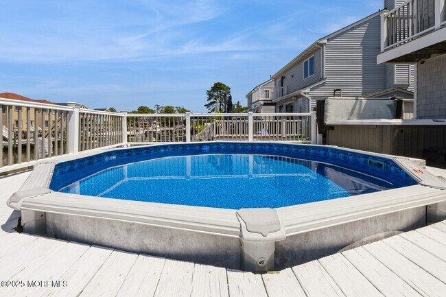 Building Photo - 22 Longpoint Dr