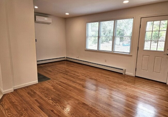 Building Photo - 31 Lakeview Rd