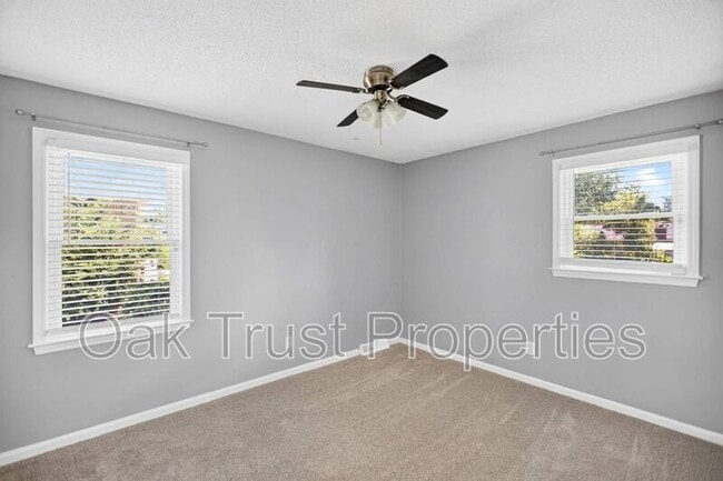 Building Photo - 220 Cornell Dr