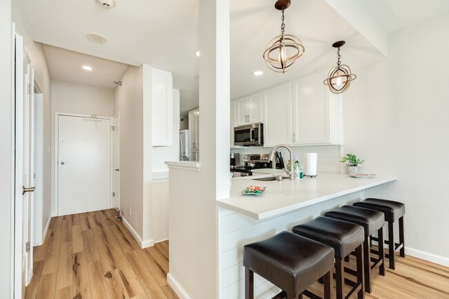 Building Photo - 7700 Seawall Blvd