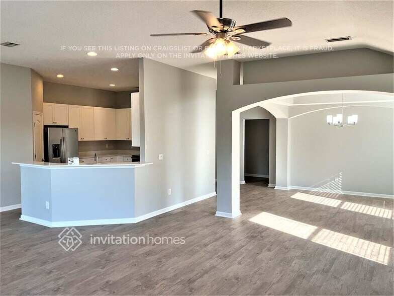Building Photo - 706 Porta Rosa Circle