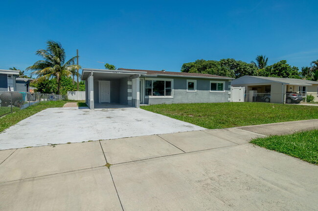 Primary Photo - 1526 NE 1st Ct