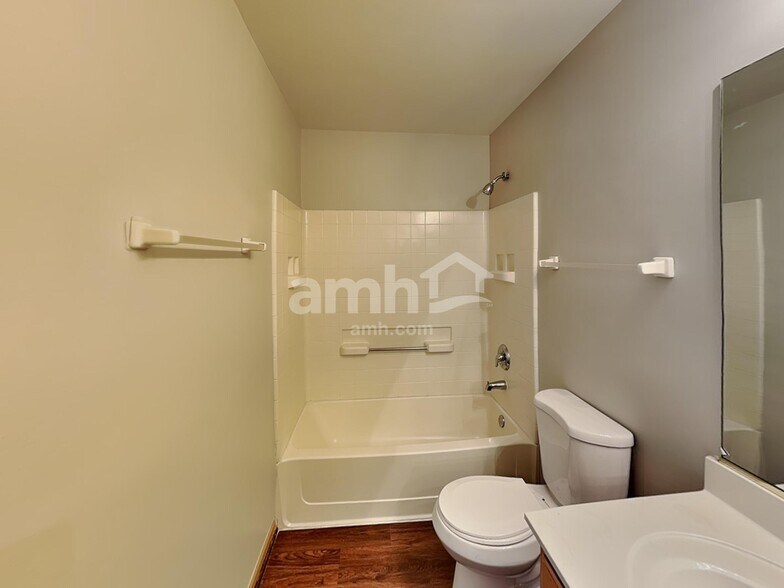 Building Photo - 3226 Kenilworth Ln