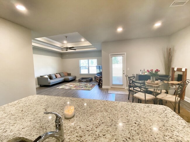 Building Photo - 3605 Turquoise Dr
