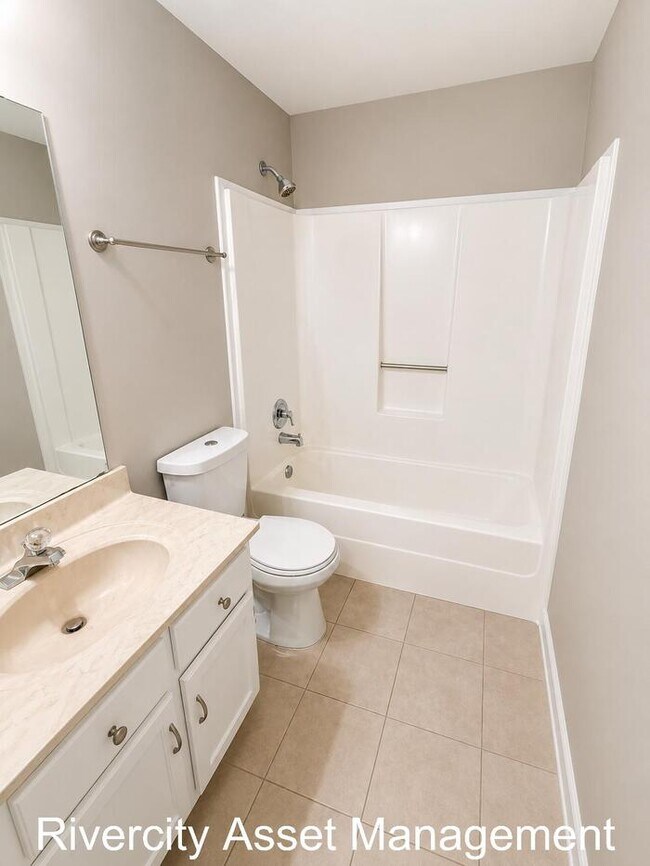 Building Photo - A Must-See GEM!!!!!! Fully renovated, fenced in yard & Pets Welcomed!!!!!!!