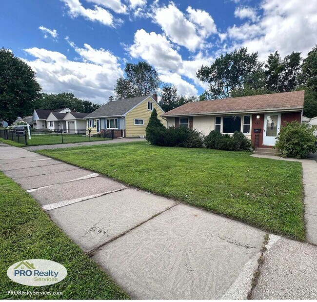 Building Photo - 3 Bedroom Home in South Saint Paul