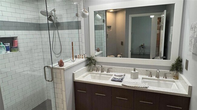 Building Photo - 5655 Bentgrass Dr