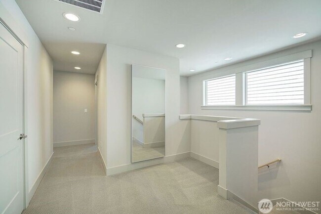 Building Photo - 4Bd/3.25Ba Issaquah House