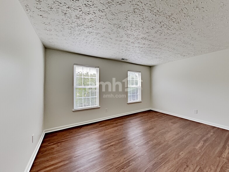 Building Photo - 102 Lake Bridge Ct
