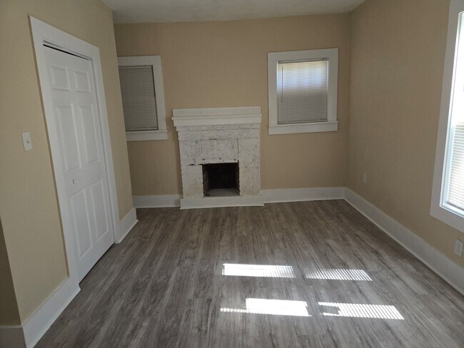 Building Photo - 2302 St Charles St