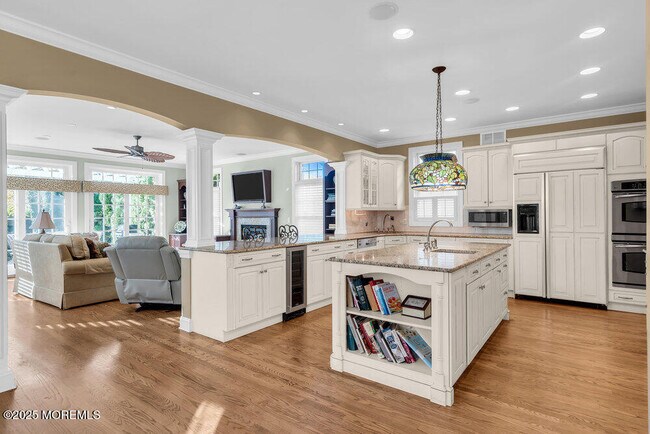 Building Photo - 412 Chicago Blvd