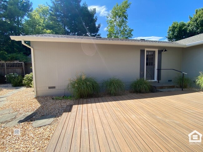Building Photo - Charming 2bd/2ba House in Downtown Sonoma!