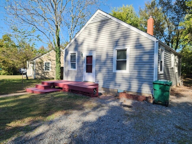 Primary Photo - Charming 2 Bedroom with Large Backyard in ...