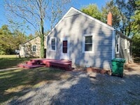 Building Photo - Charming 2 Bedroom with Large Backyard in ...