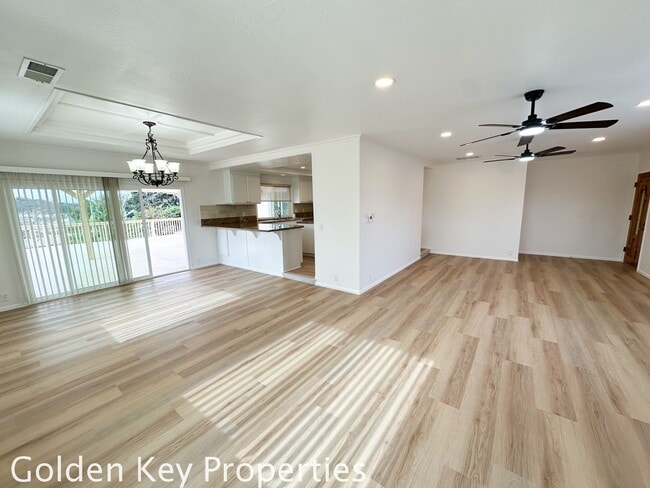 Building Photo - Beautiful home on a private, quiet street in Vista!