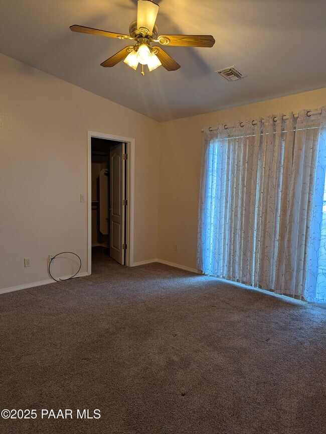 Building Photo - 3325 E Yavapai Rd