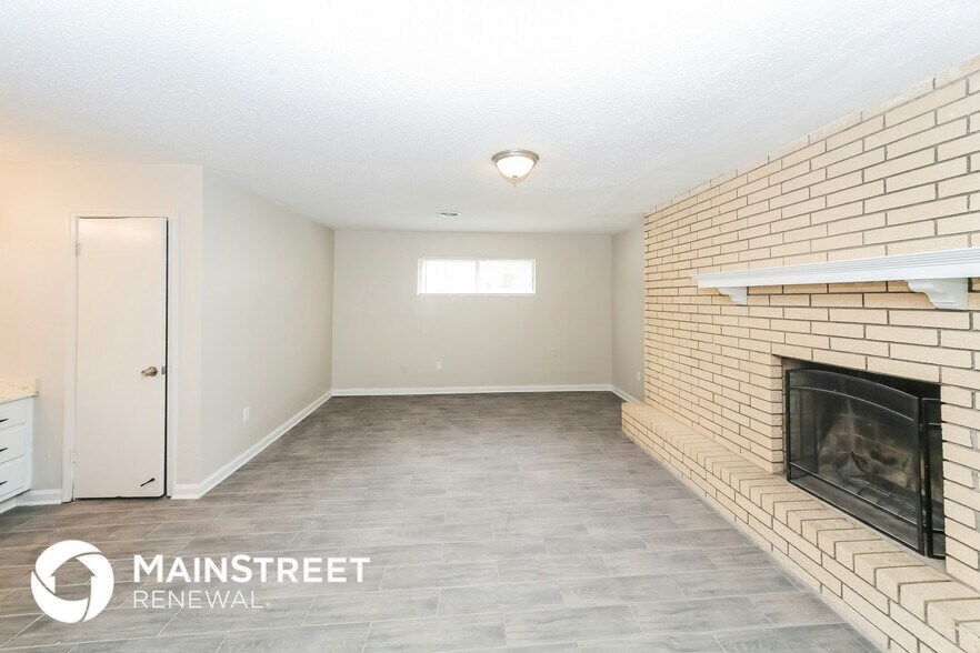 Building Photo - 3045 Beauchamp Dr