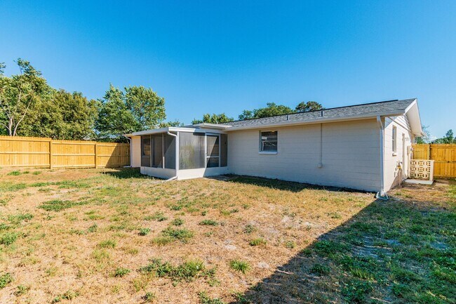 Building Photo - 3/2/1 in Port Richey